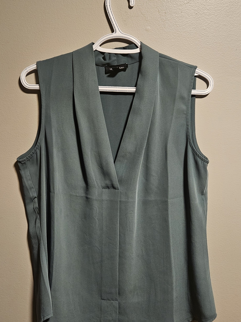 le chateau Sleeveless V-Neck Top in Forest Green